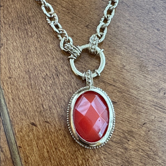 2028 Gold tone chain link necklace 16" - 19" medallion - Picture 10 of 13